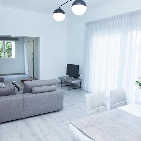 Sunny And Minimal Apt In Glyfada With 3 Bdrm アテネ エクステリア 写真