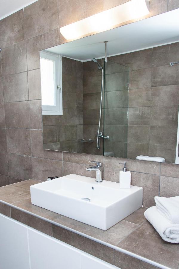 Sunny And Minimal Apt In Glyfada With 3 Bdrm アテネ エクステリア 写真