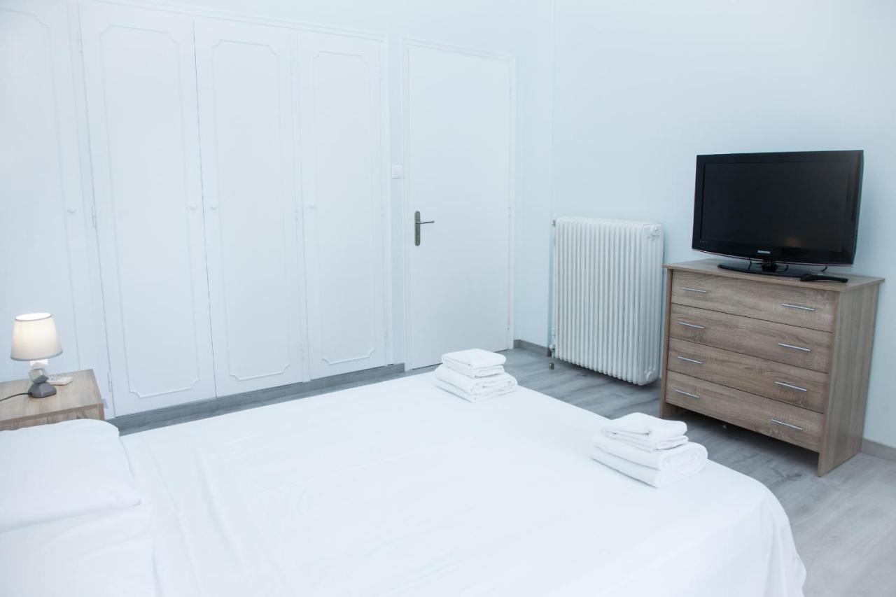 Sunny And Minimal Apt In Glyfada With 3 Bdrm アテネ エクステリア 写真