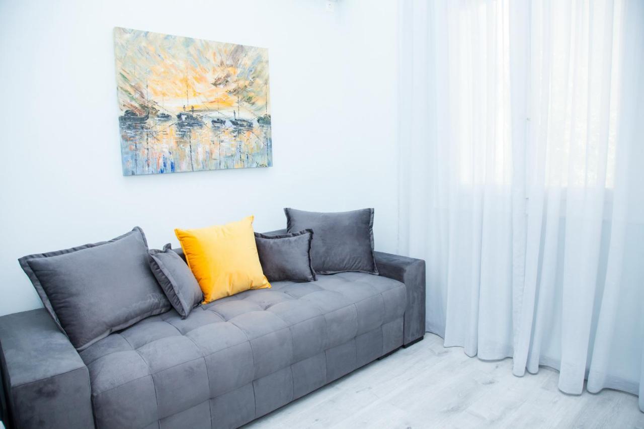 Sunny And Minimal Apt In Glyfada With 3 Bdrm アテネ エクステリア 写真