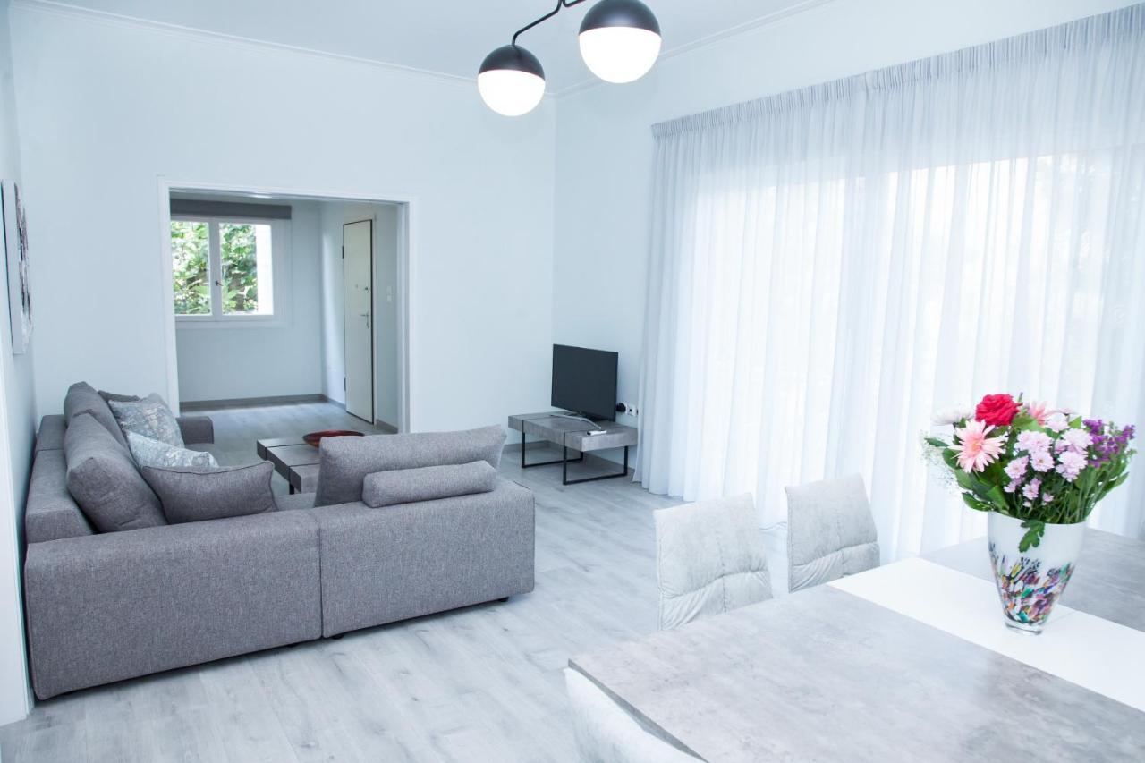 Sunny And Minimal Apt In Glyfada With 3 Bdrm アテネ エクステリア 写真