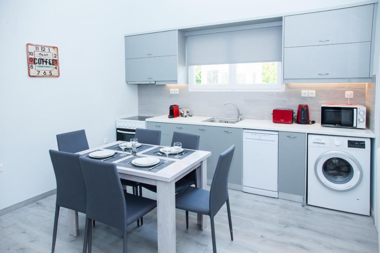 Sunny And Minimal Apt In Glyfada With 3 Bdrm アテネ エクステリア 写真