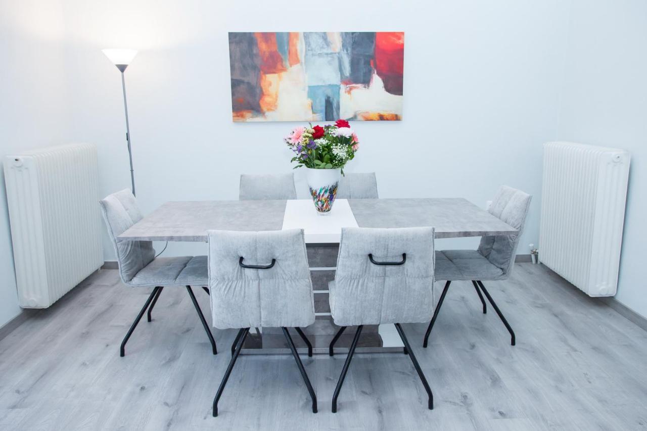 Sunny And Minimal Apt In Glyfada With 3 Bdrm アテネ エクステリア 写真